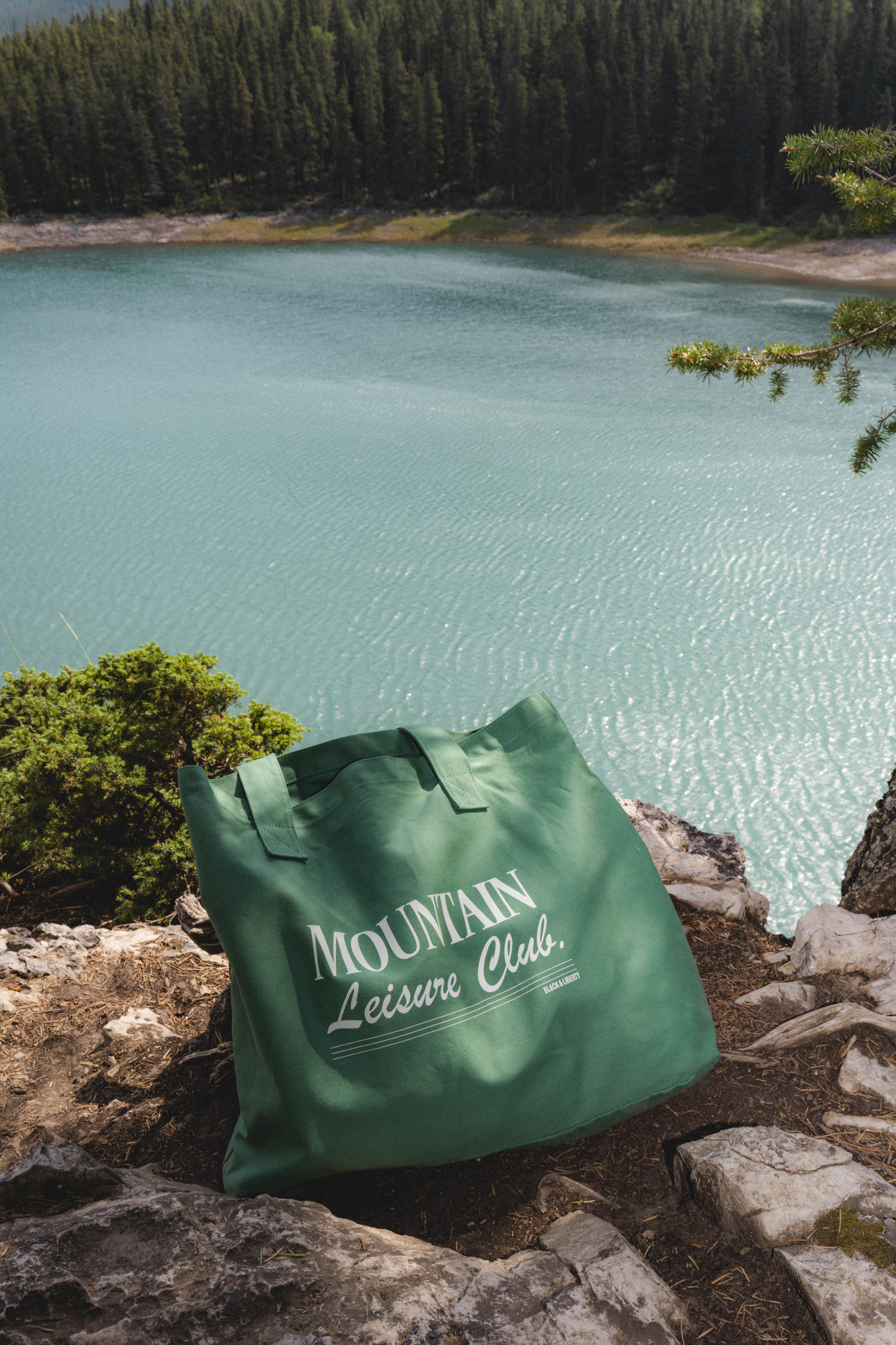 MOUNTAIN LEISURE TOTE BAG